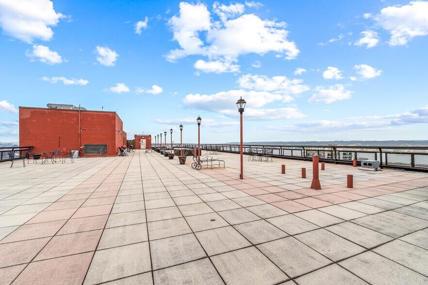 Building Photo - 801 N Pitt St