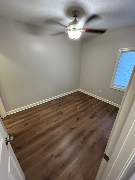 Building Photo - 950 29th Ave NE