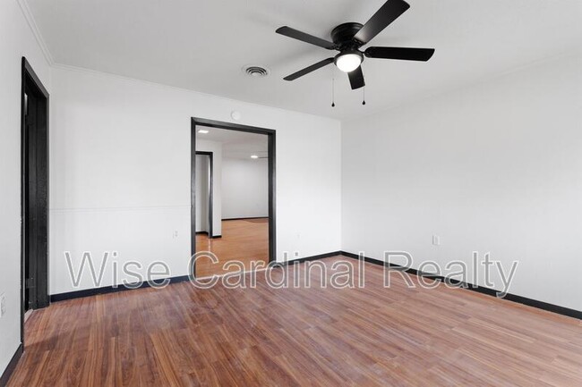 Building Photo - 216 S Ave D
