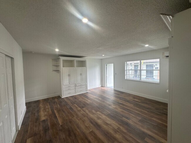 Interior Photo - 108-128 NW 2nd Ave