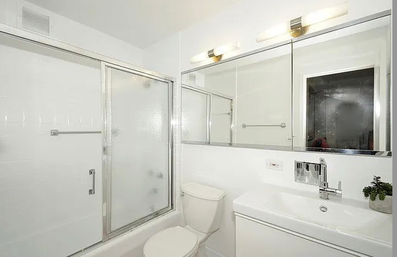 Building Photo - 70 W Burton Pl