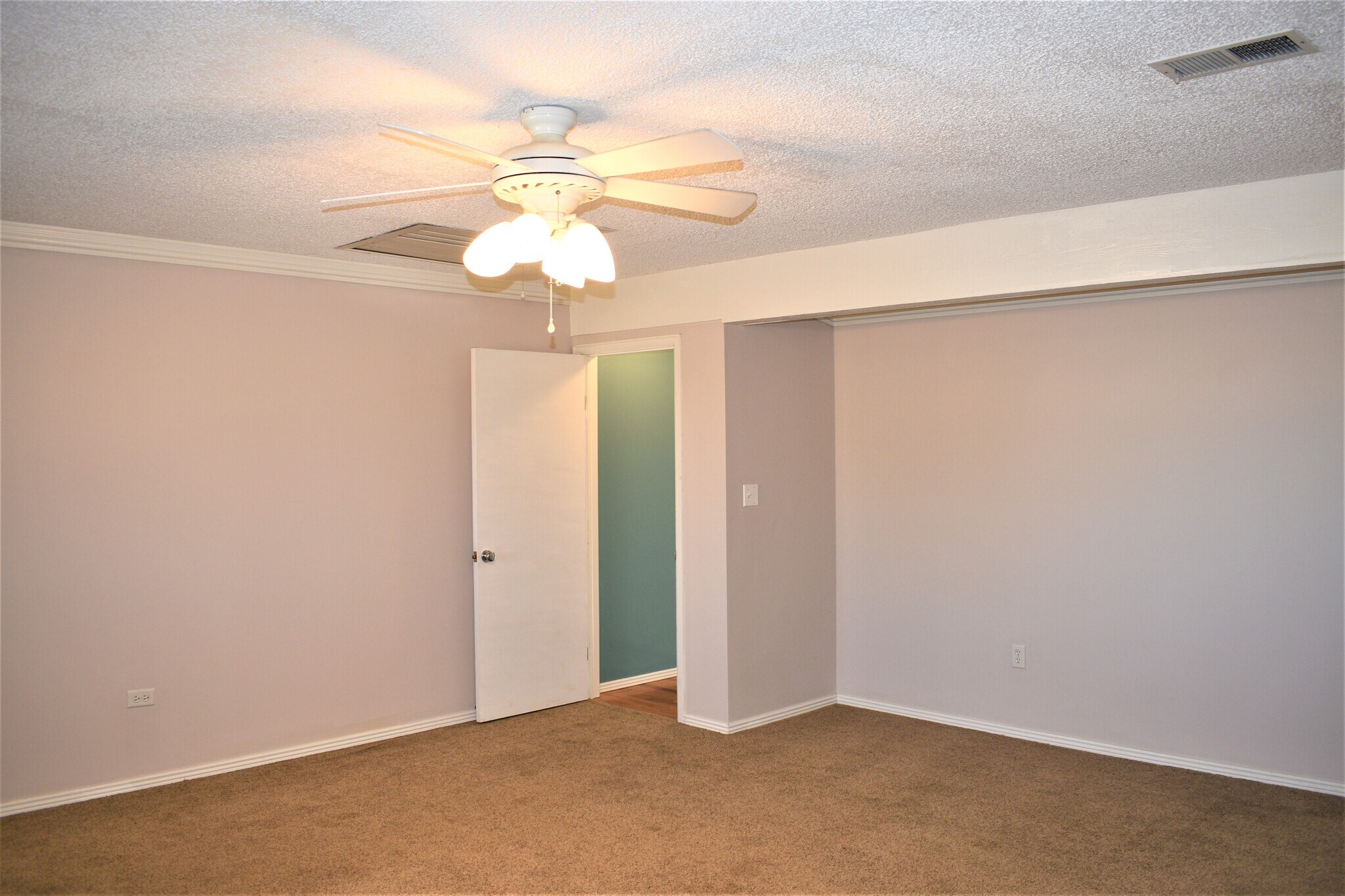 Building Photo - 12820 Willow Ln