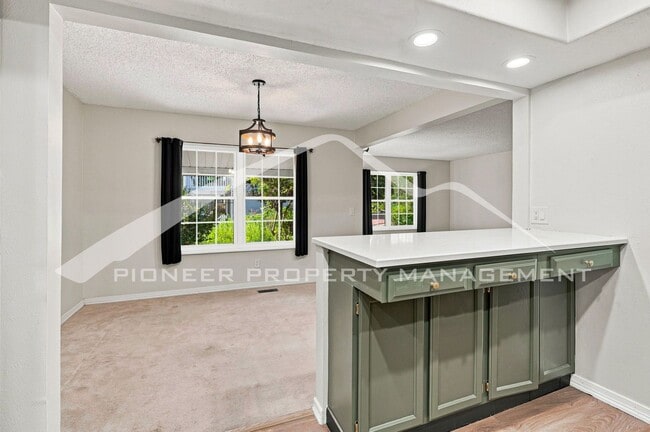 Building Photo - 2598 S Vaughn Way