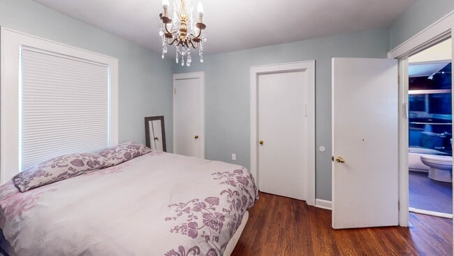 Building Photo - Gorgeous 4-Bed 2-Bath in Beaver Hills