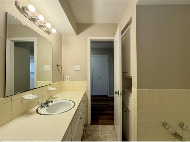 Building Photo - 1919 Yarborough Dr