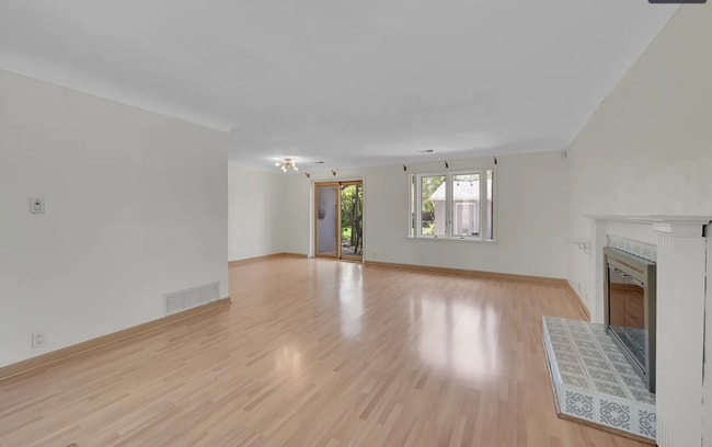 Building Photo - 4265 Brentwood St