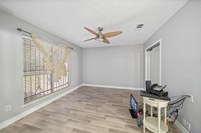 Building Photo - 3850 Westmeadow Dr