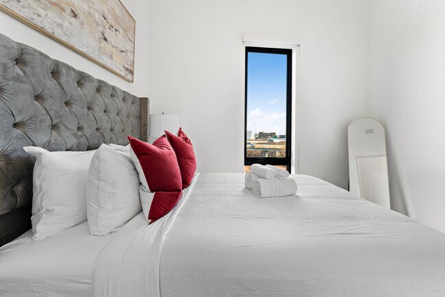 Building Photo - 282 Bremen St