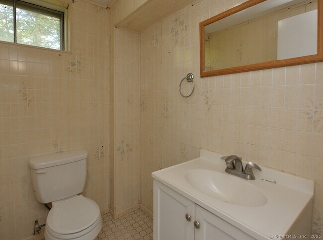 Building Photo - 62 Candlewood Lake Rd