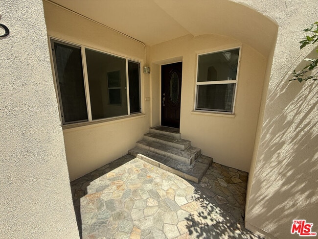 Building Photo - 115 N Clark Dr