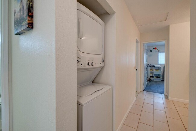 Building Photo - 75240 Camello Ct N