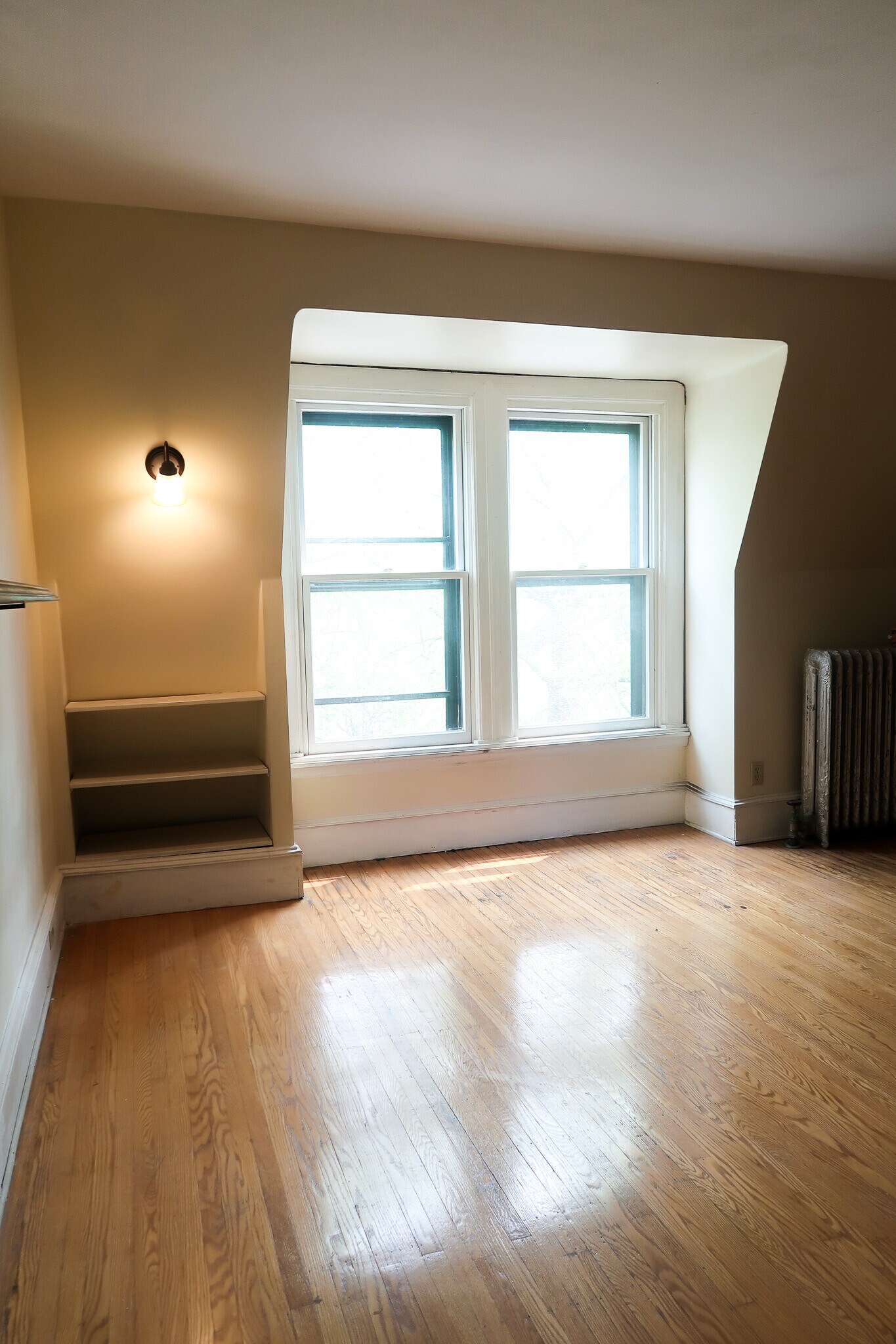 3rd floor bedroom with huge closet - 2319 1st Ave S