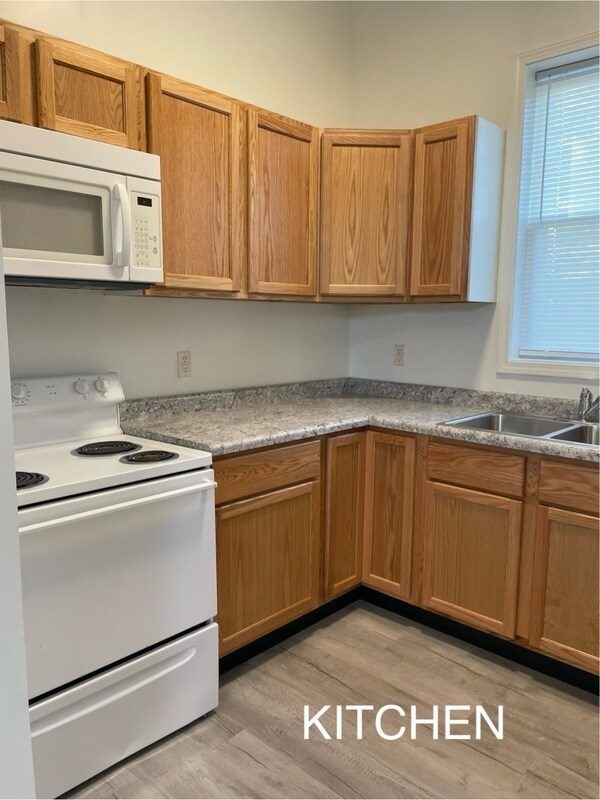 Primary Photo - 231 E 13th St