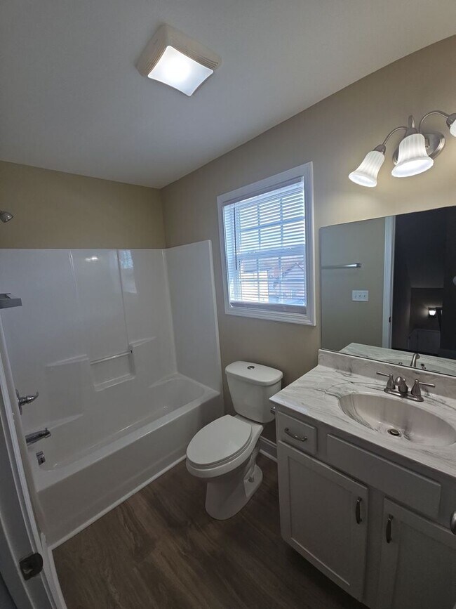 Building Photo - 2015 Reserve Dr