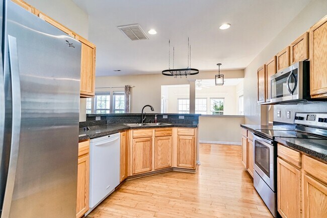 Building Photo - 545 Smoothstone Dr