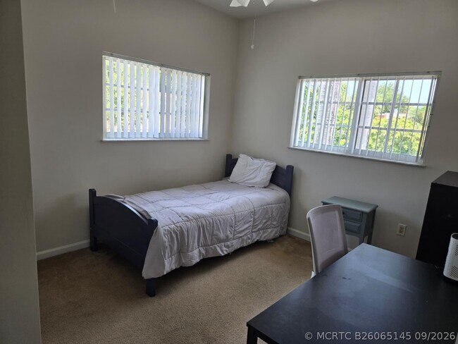 Building Photo - 4225 E Stonecreek Cir