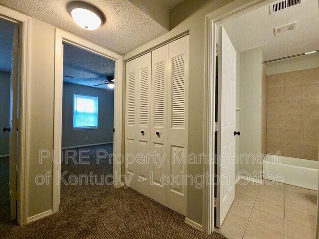 Building Photo - 348 Redding Rd