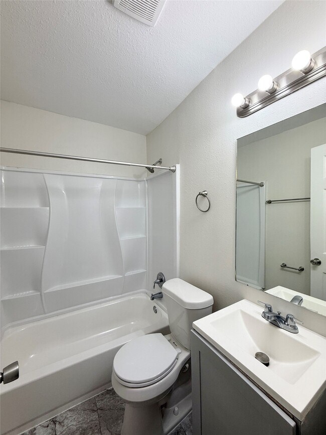 Building Photo - 3635 N MacGregor Way
