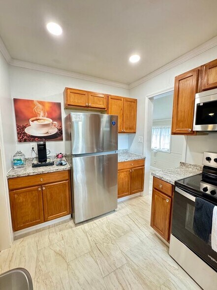 Building Photo - 1631 Thacker Ave