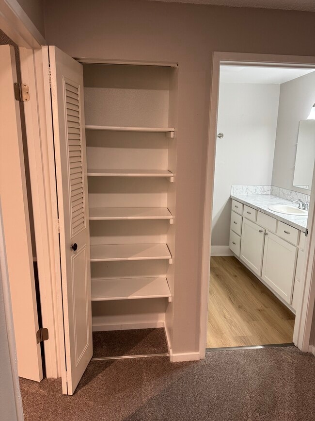 Building Photo - Fully renovated 2 bedroom, 1.5 bath apartment available with Separate Garage!  Updated Kitchen wi...