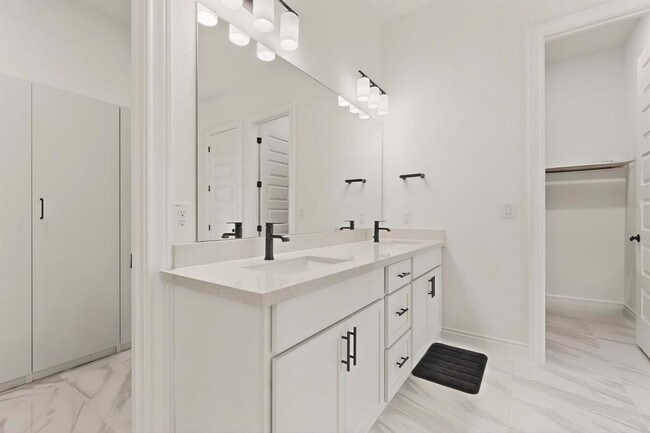 Building Photo - 2121 Lolo Ln