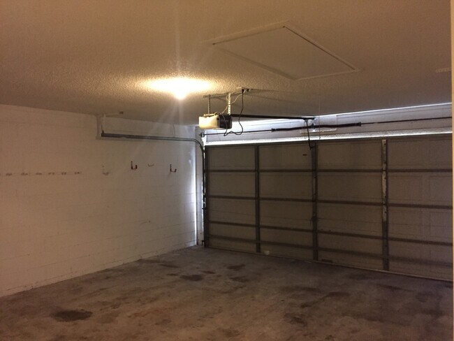 Building Photo - 550 Hassocks Loop