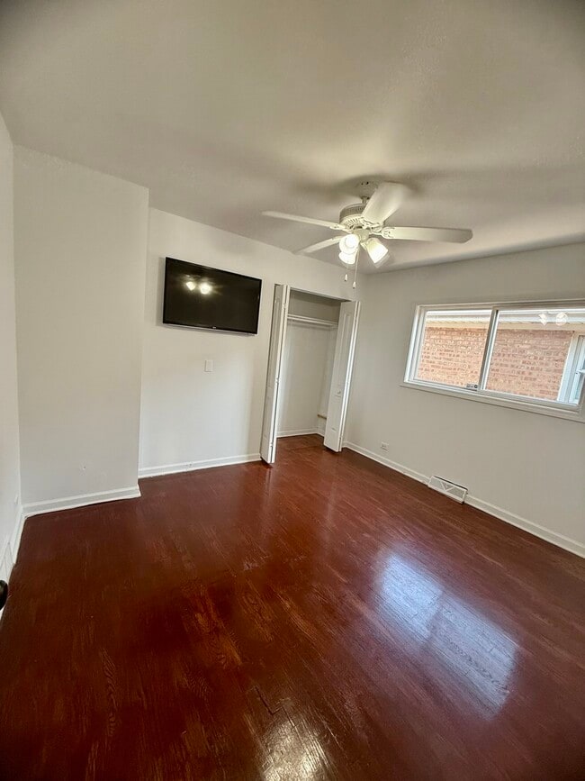 Building Photo - 6436 S Lamon Ave