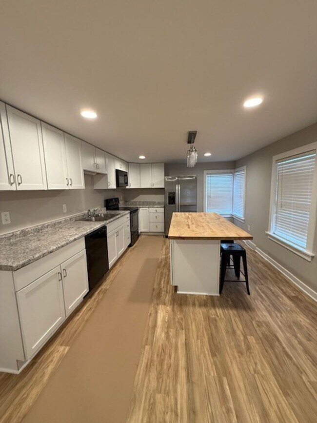 Building Photo - 2662 S 7th St