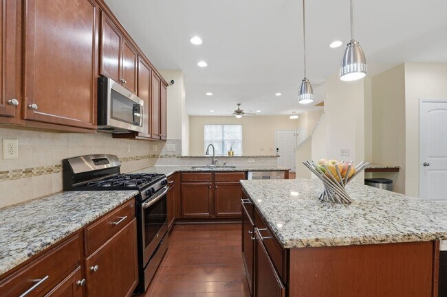 Building Photo - 409 Walsenburg Dr