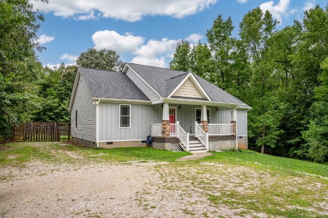 Building Photo - Beautiful, Modern  3 Bedroom Home + 1.85 PRIVATE Acres-Your Goochland Retreat Awaits!