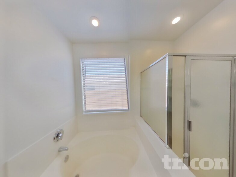 Building Photo - 12566 W Monterey Way