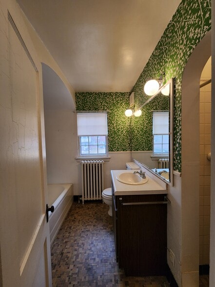 Bathroom - 209 N 21st Ave E