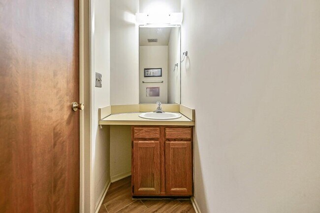Building Photo - 2553 Meade Ct
