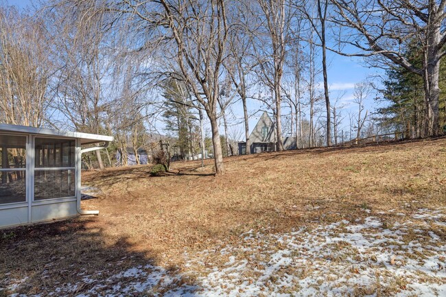 Building Photo - One-Level Home Near Beaver Lake!