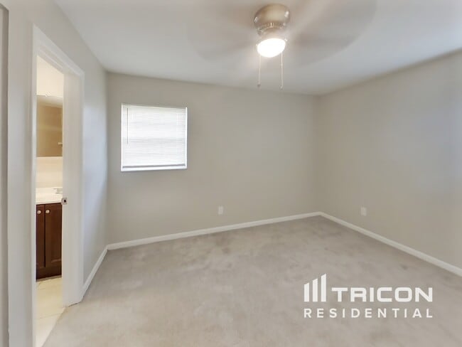 Building Photo - 804 Heidi Rd