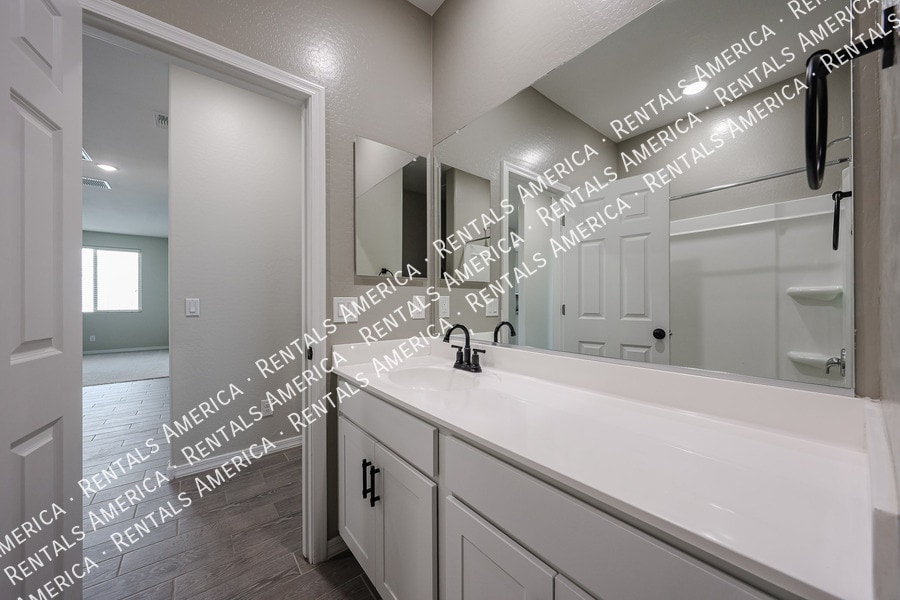 Building Photo - 5612 W Ldg Dr