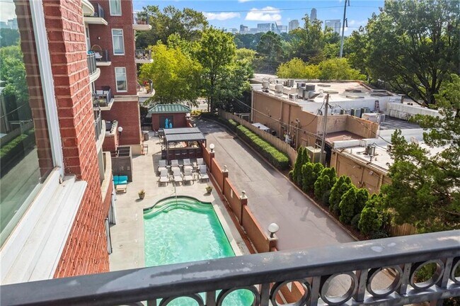 Building Photo - 3820 Roswell Rd NE