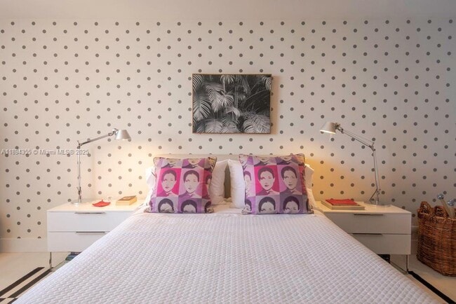 Building Photo - 1800 NE 114th St