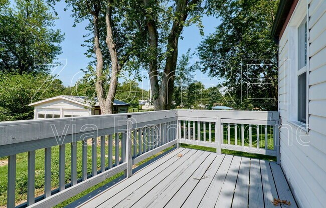 Building Photo - 3361 Delta Dr