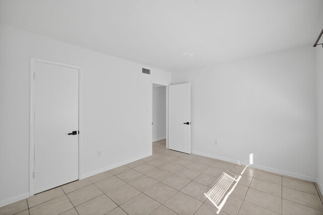 Building Photo - 1821 Middle River Dr