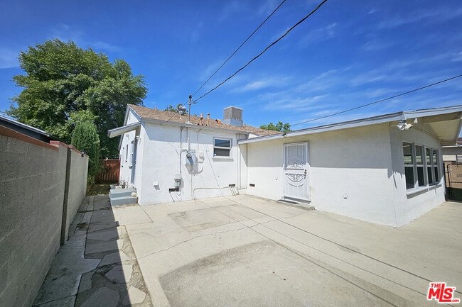 Building Photo - 15106 San Jose St