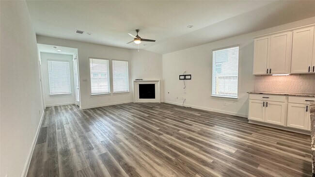 Building Photo - 2314 Cool Grns St