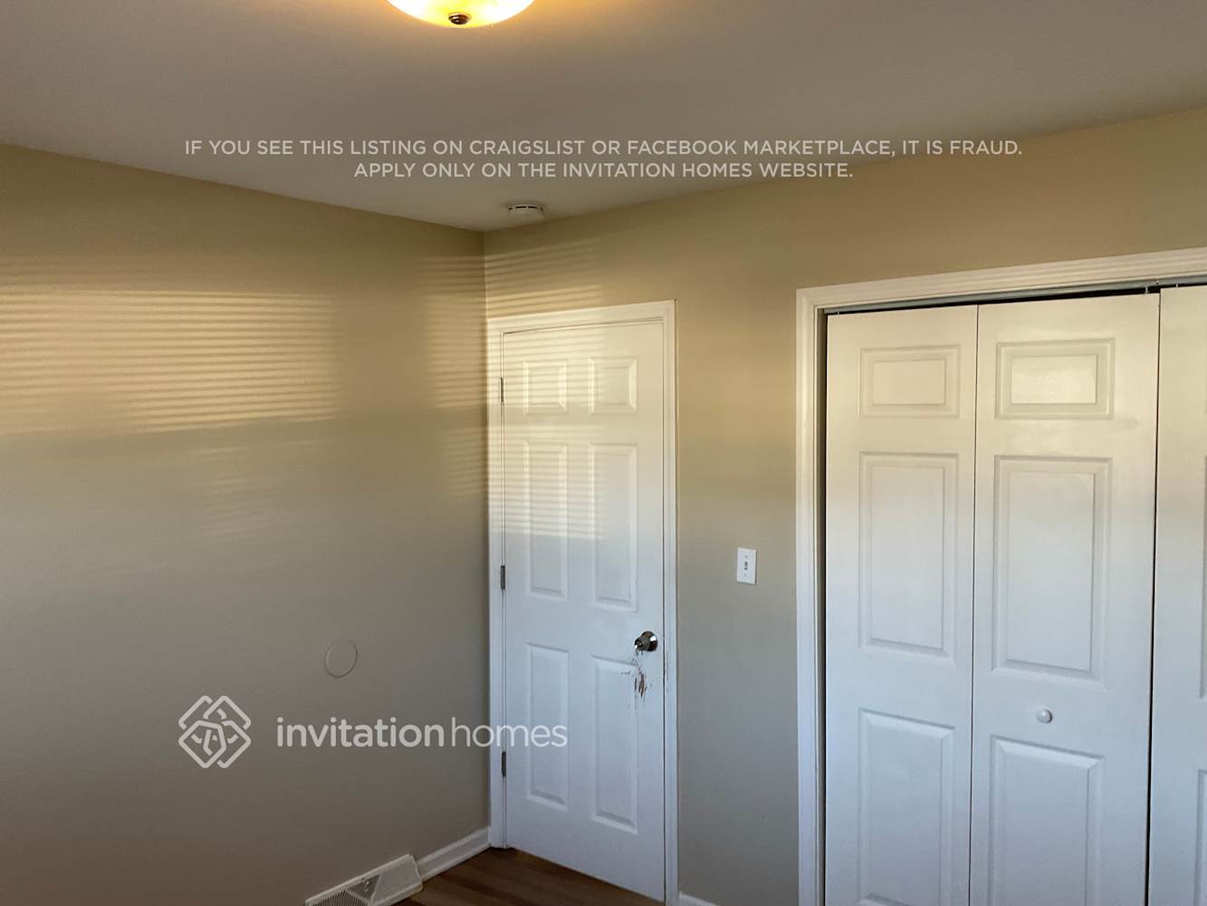 Building Photo - 439 W Lake Park Dr