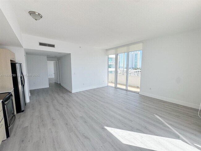 Building Photo - 350 NE 24th St