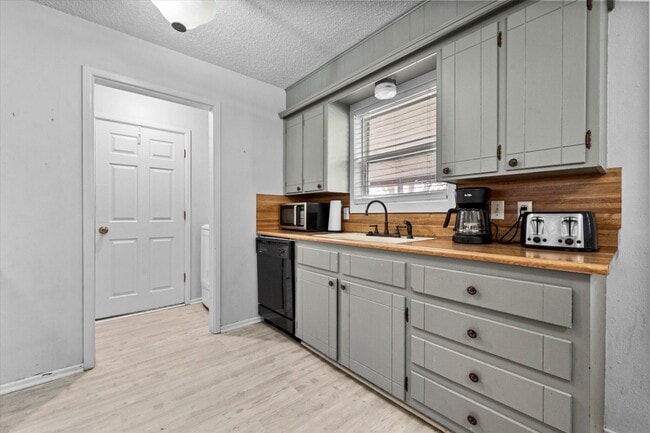 Building Photo - 4824 8th St