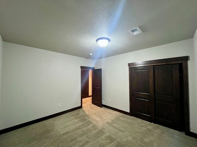 Building Photo - 622 Vermilion Peak Dr