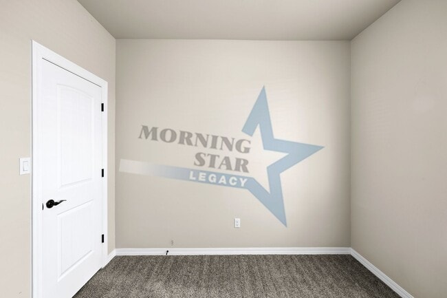 Building Photo - 4 bedroom with 3 bathrooms!!!!