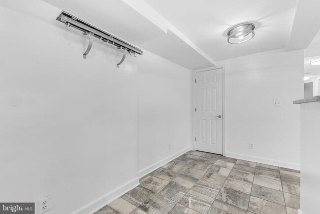 Building Photo - 1565A N Van Dorn St
