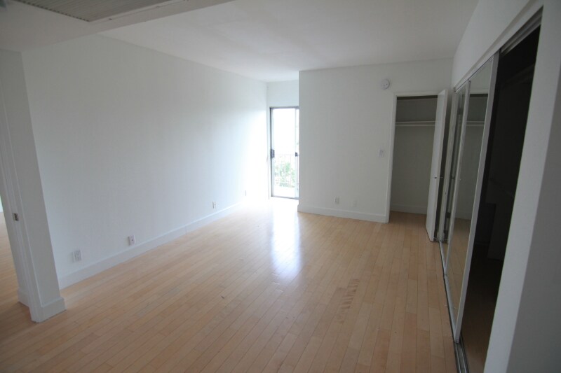 Building Photo - 3949 Los Feliz Blvd