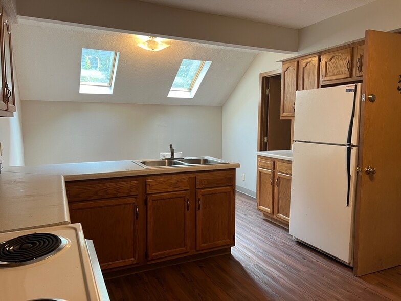 Building Photo - 120 Locust St